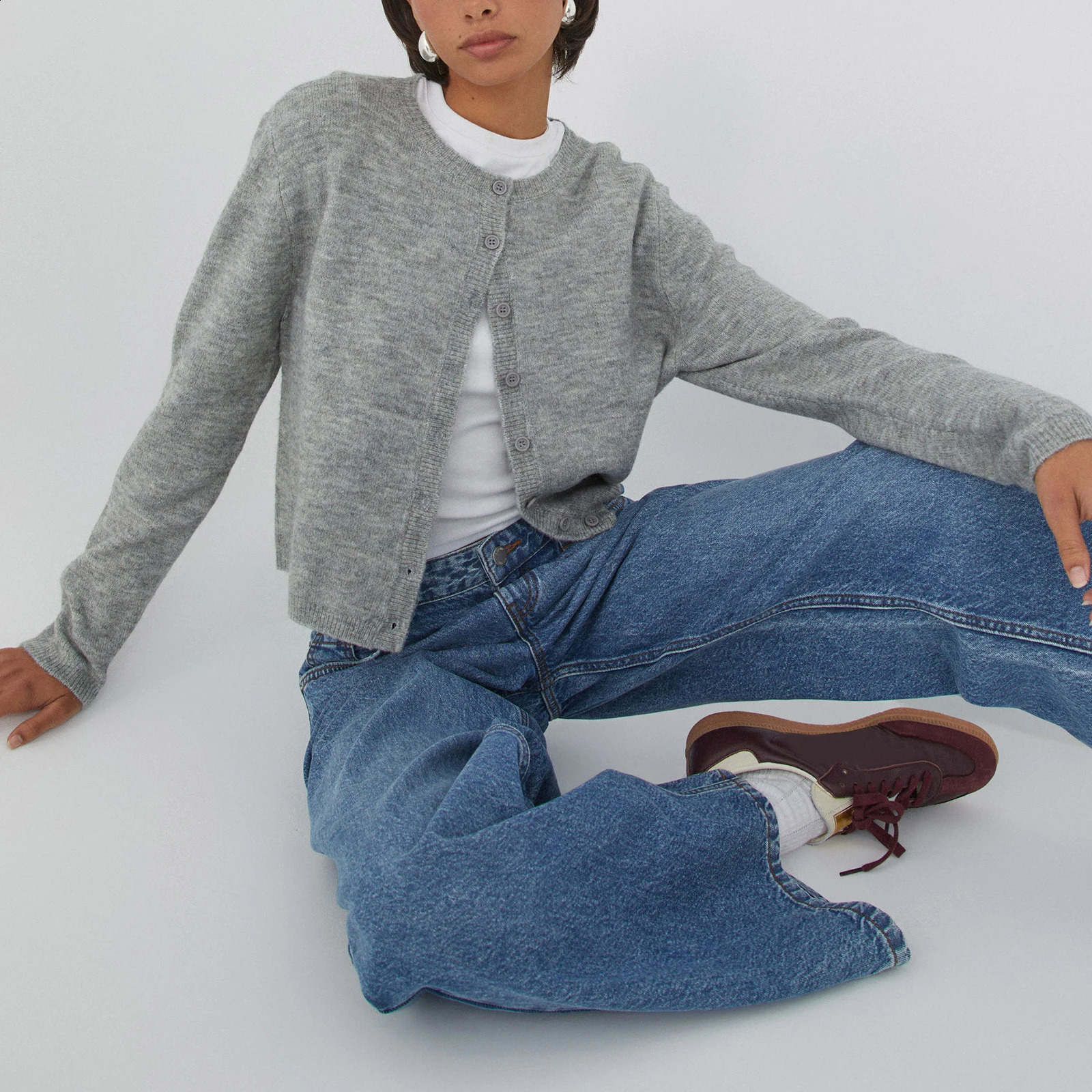 Combhasaki Women's Solid Color Y2K Vintage Cardigan Long Sleeve Round Neck Button Down Retro Knitted Sweater Crop Tops 260917