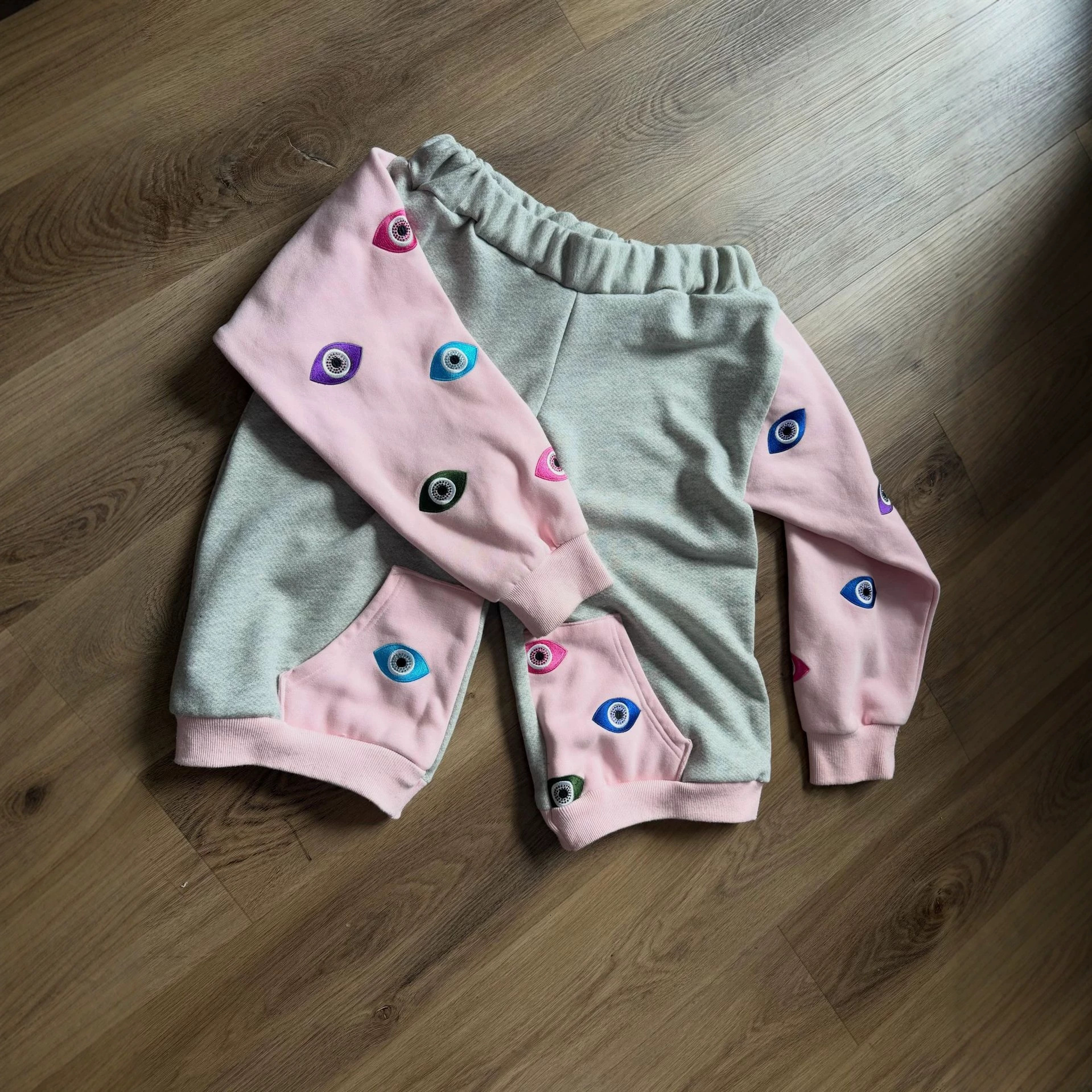 Spring autumn color-block patchwork sweatpants with eye embroidery, elastic waistband, loose fit, casual style, available for both men women, in pin