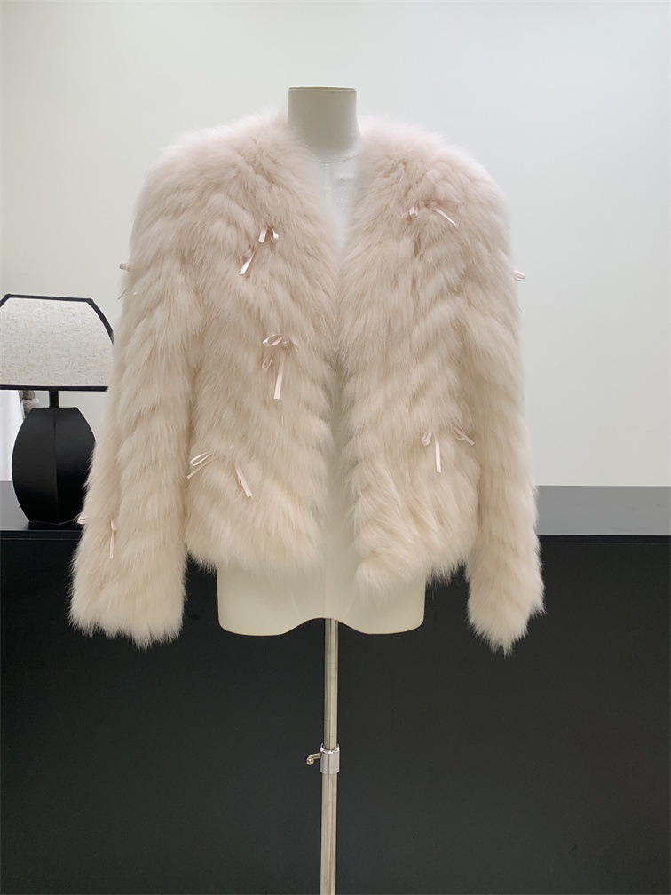 2026 Real Shot Fur Coat for Women, Short Style, Winter New Collection, Turn-Down Collar, Petite, Chic, and Youthful