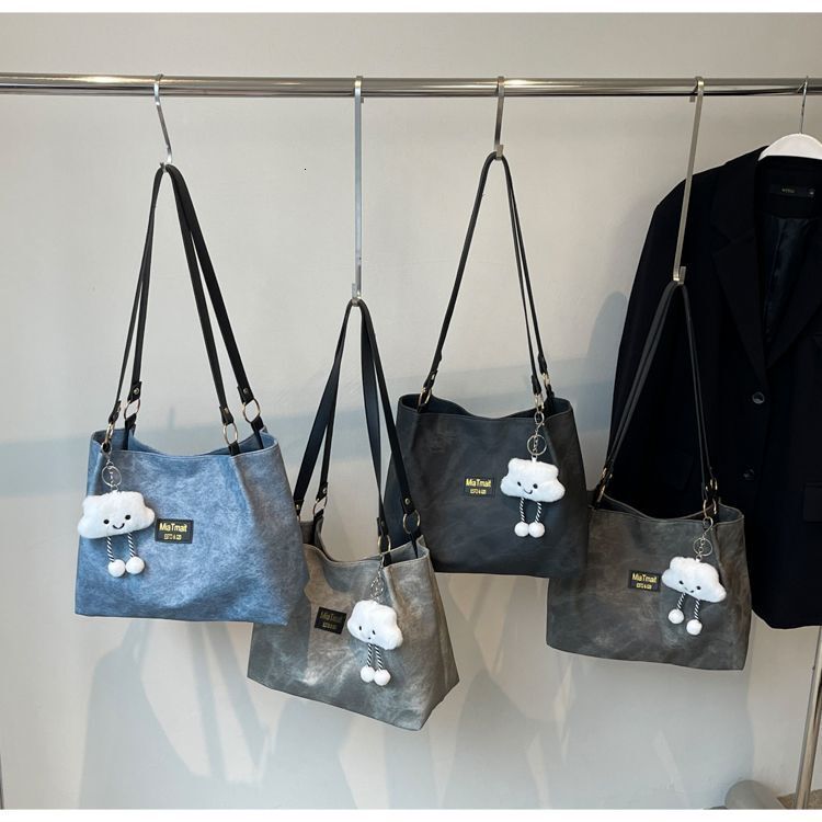 wholesale women, large-capacity tote commuting, shoulder bags for college students