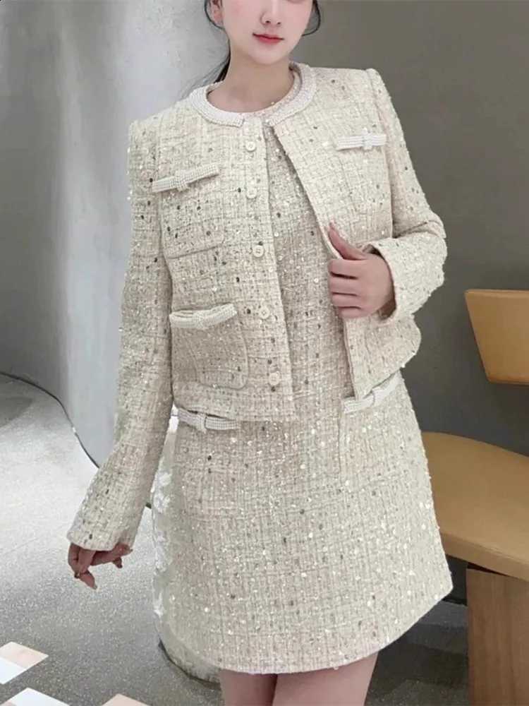 Women Pearls Trim Sequins Tweed Short Coat Pockets Lady Fashion Round Neck Jacket Tops for 2026 Spring C260917