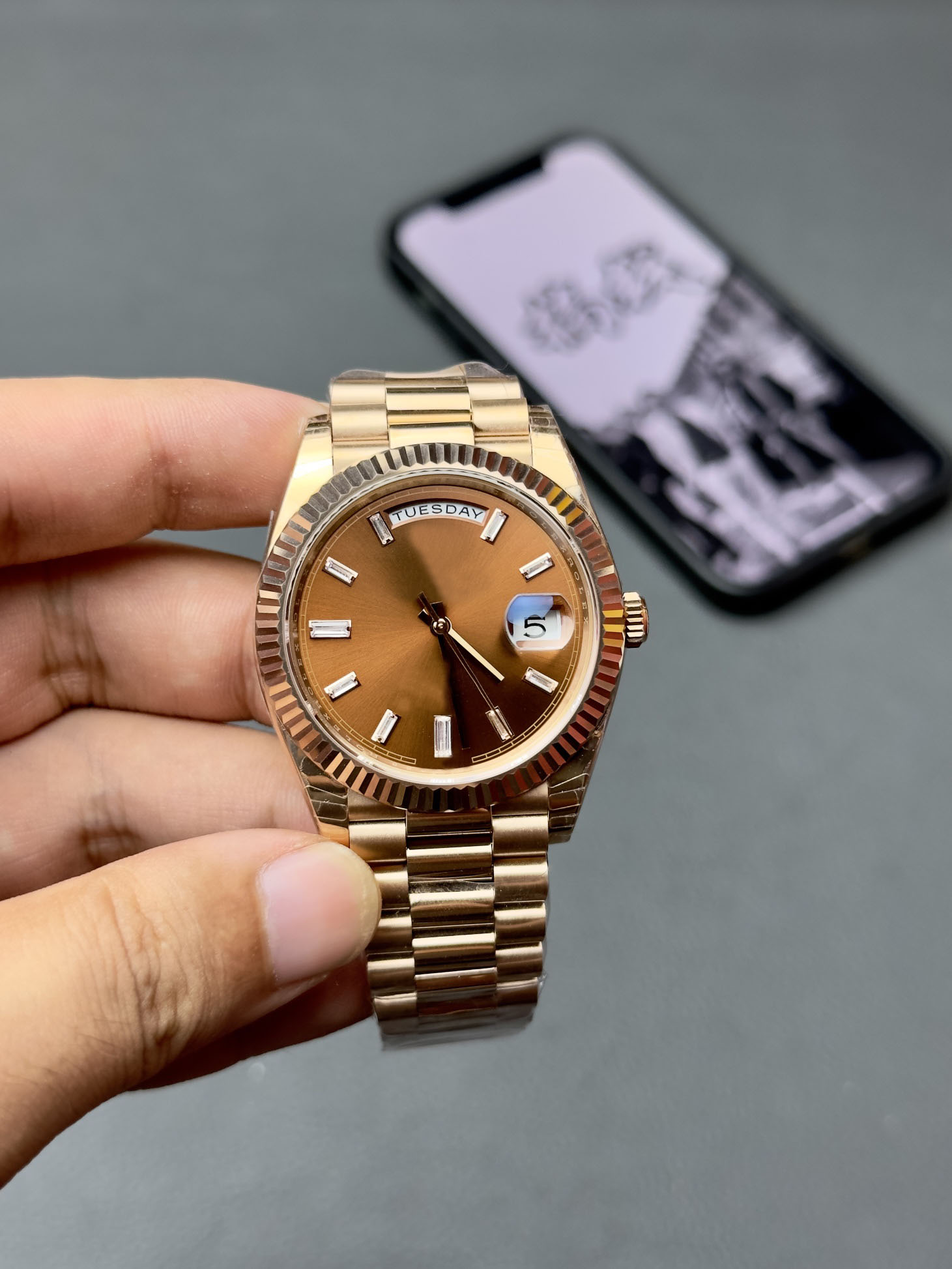 The latest version EWE manufacturer 3255 Sunday Calendar Series M228235 40mm Champagne 18K rose gold Stainless steel Automatic mechanical men's