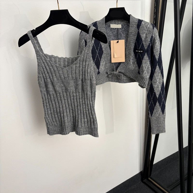 Luxury Women Cropped Cardigan Camisole Set Vintage Knitted Jacket Slim Fit Vest Outfits Autumn Dating Vacation Casual Sweaters