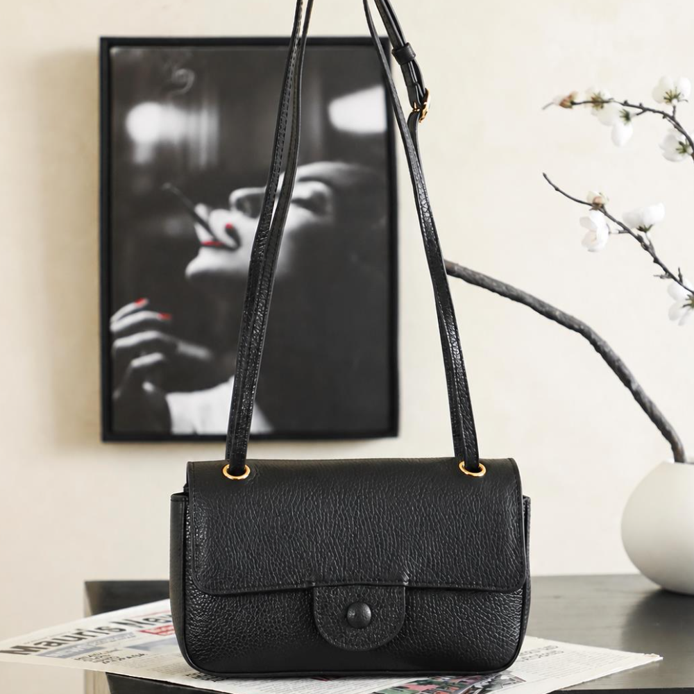 Flap Shoulder Bag Refined Grained Leather Turn Lock Compact Underarm Purse for Daily Commute Top-Tier Designer New Arrival