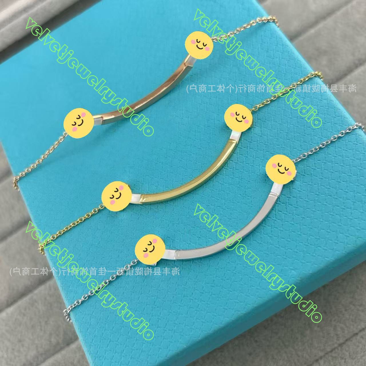 Designer Womens Mens Jewelry Necklace V-Shaped Gold With White Mother-Of-Pearl Smile Pendant Plated 18K Rose Delicate Luxurious Smiley Face Clavicle