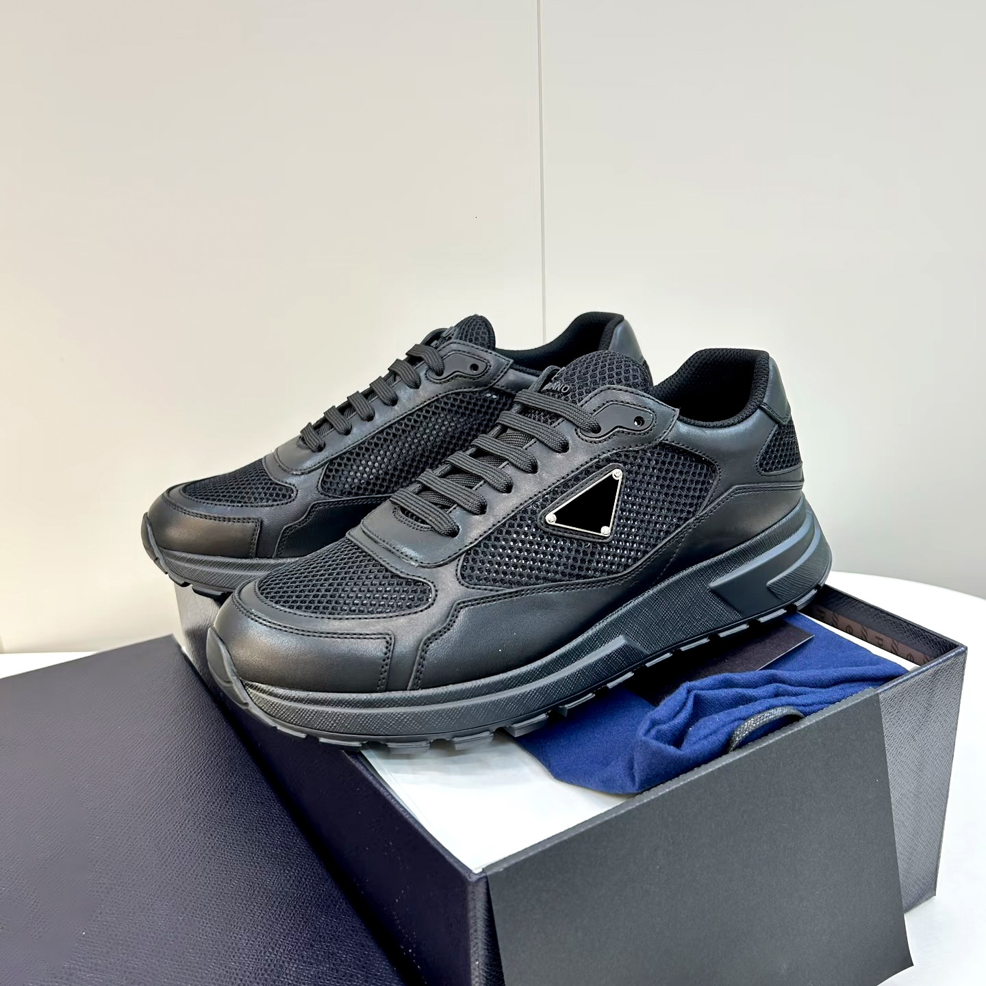 Mens casual Sneaker Spring Summer Designer golf Net fabric Breathable basketball shoe trainer Triangle Soft run Classis Outdoor travel luxurys tenni