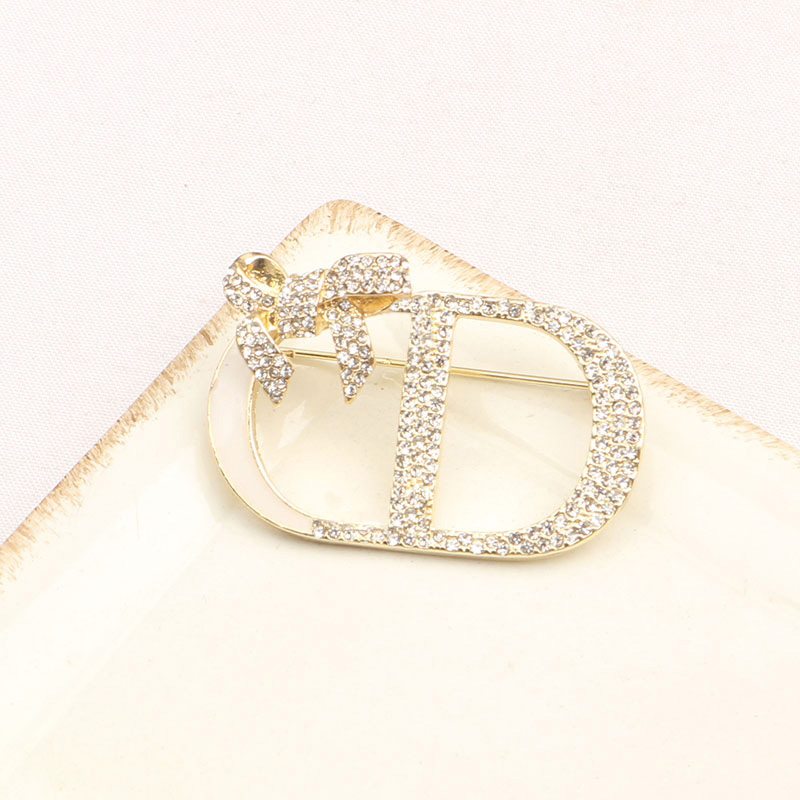 inlay Crystal Brooch Classic Bowknot Design Brooches Pin Round Geometric Letter Pins for Charm Women Clothing Decoration Jewellery Accessories