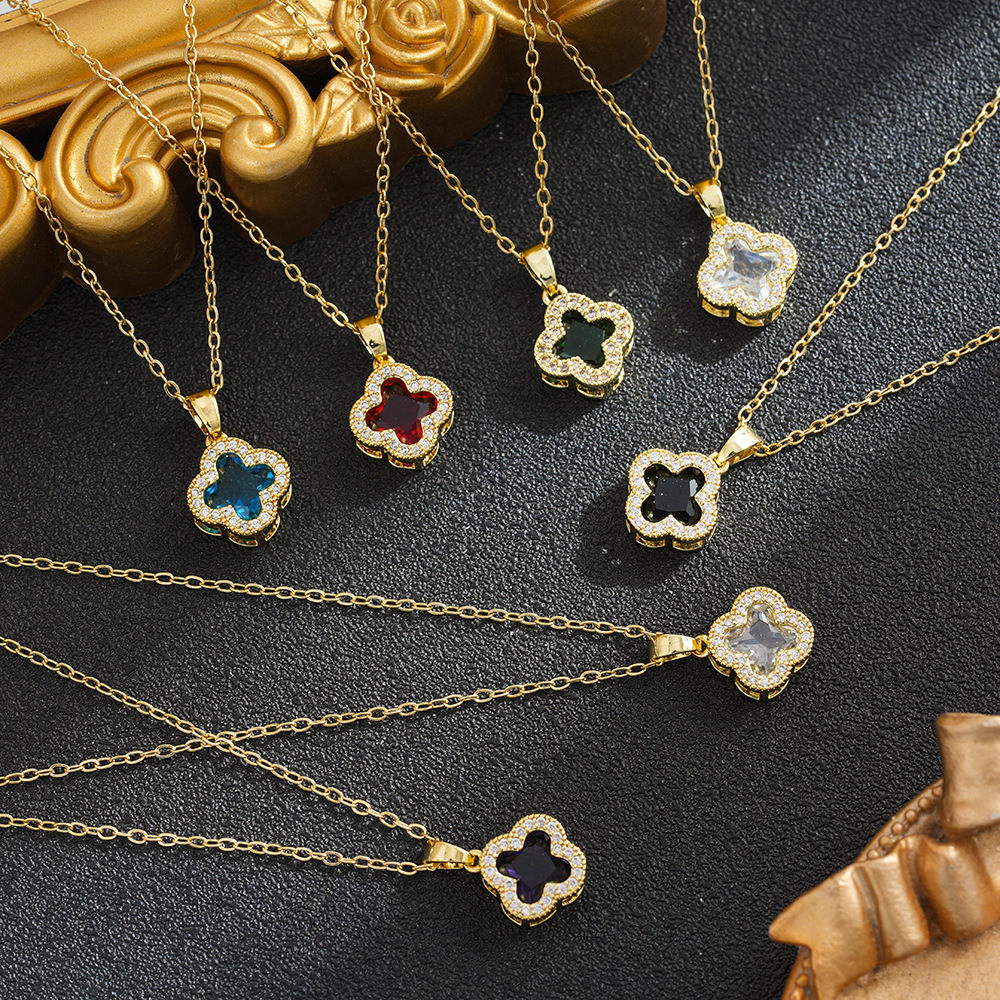 Women's necklace, four-leaf clover design, fashionable, diamond-studded, lightweight luxury titanium steel clavicle chain, live-streaming bests