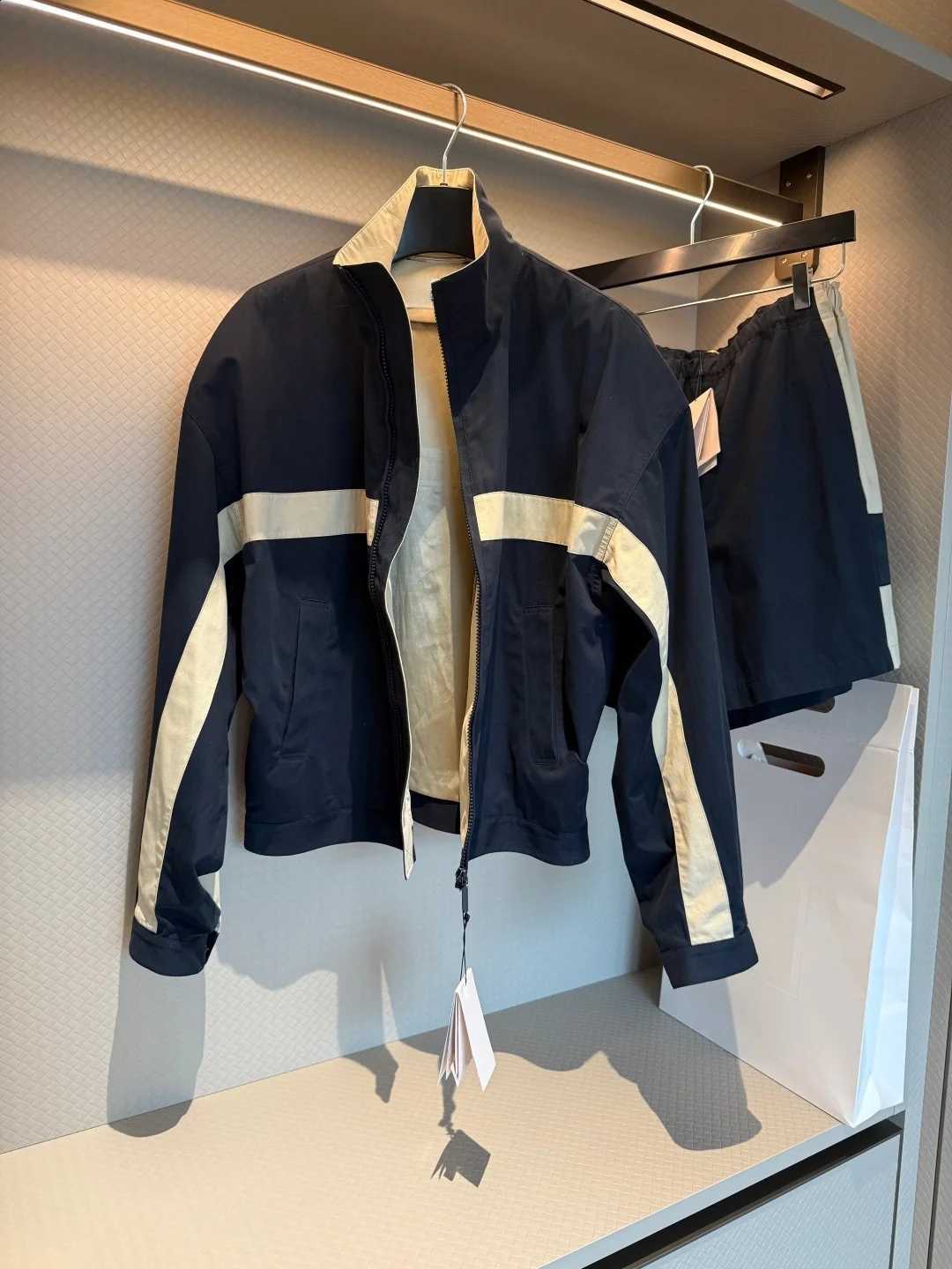 2026 Autumn Women's Casual Set Featuring a Contrasting Jacket Top Paired With Casual Shorts High-Quality Elegant Versatile C260917
