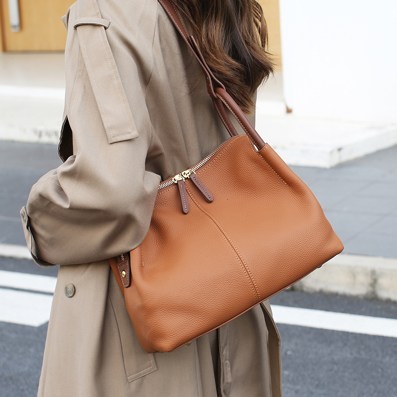 Fall Winter New Top Grain Leather Pillow Bag Spacious Classic Single Shoulder Crossbody Pack High Quality Women's Handbag