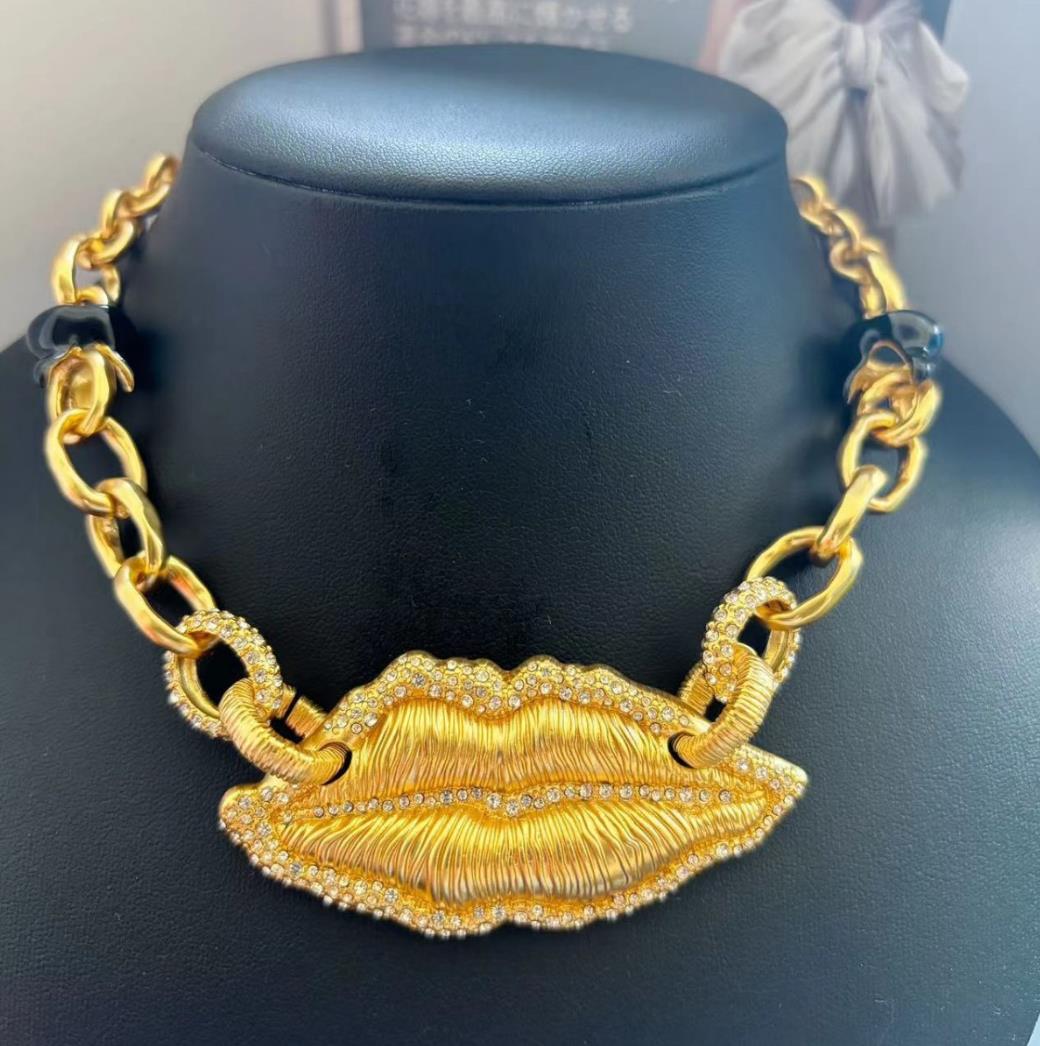 New Designed Micro Inlays rhinestones mouth Necklace Sweater women's Choker Designer Jewelry Schiaparelli-N02-0071016