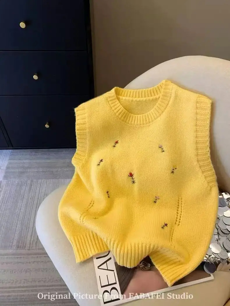flower embroidered Autumn knitted vest Women College Korean fashioest Fashion O Neck Sleeveless Coat Windproof Knit Tops 260916