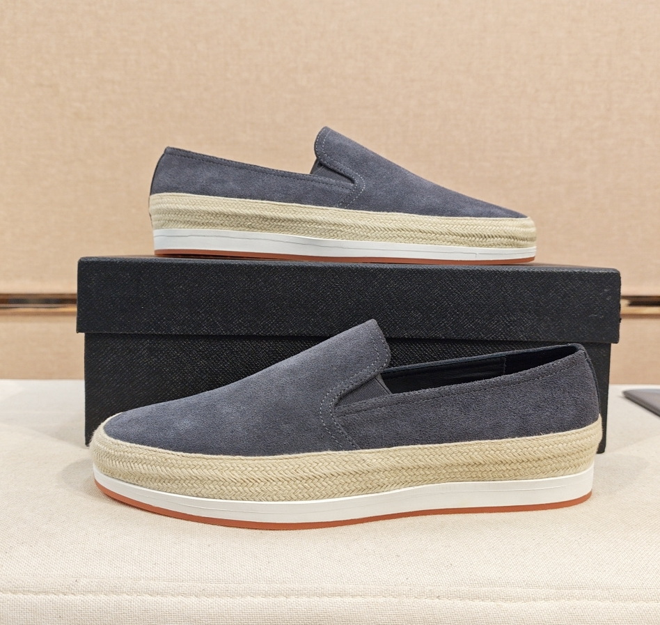 Designer Luxurys Dress Shoes Genuine Leather Round Toe Solid Color Slip On Men Casual Shoes Handmade Cow Suede Height Increase Platform Loafers