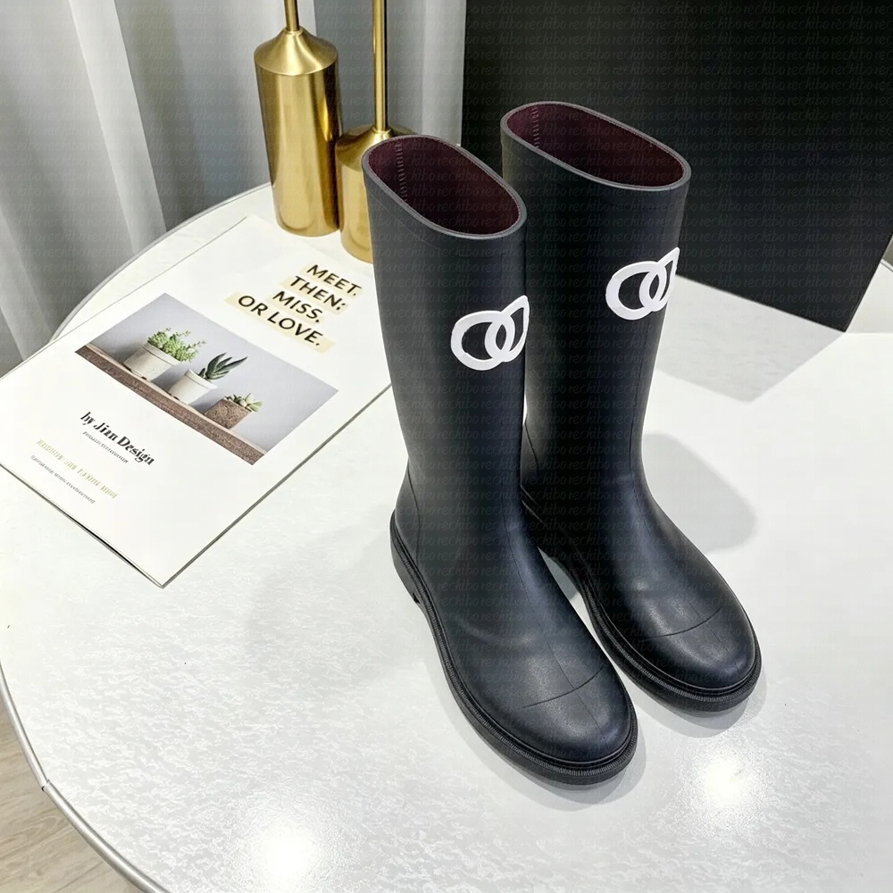 Designer boots 2026 New Thick Bottom English Style Chelsea Martin Boots Shoes Fashion Comfortable Luxury combat Shoes suede boot leather