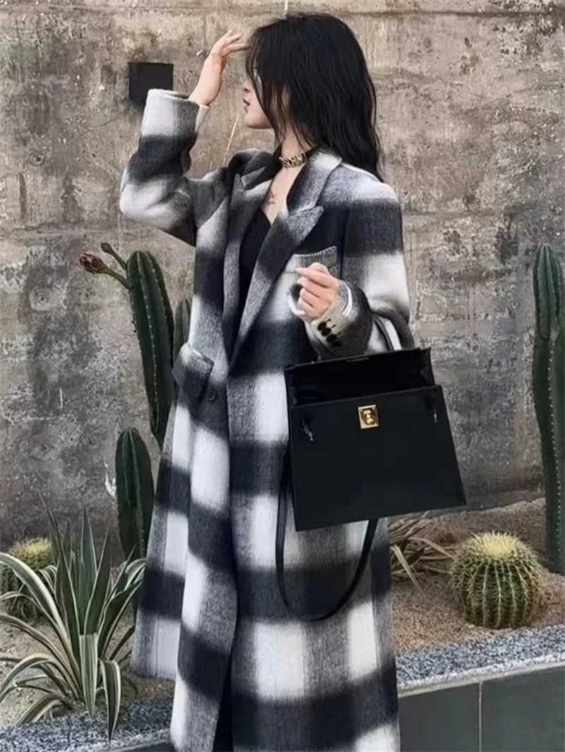 Autumn/Winter Woman 2025 New Korean Simple Commuting Fashion Korean Checkered Fabric Woolen Small Coat Women's Long Woolen Coat C260917