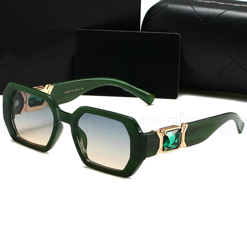 Off Embossed Check Square Sunglasses For Women Vintage Frame Luxury Designer white Heritage TB Square Sunglass Eyewear Trending Products EKD Cat-eye