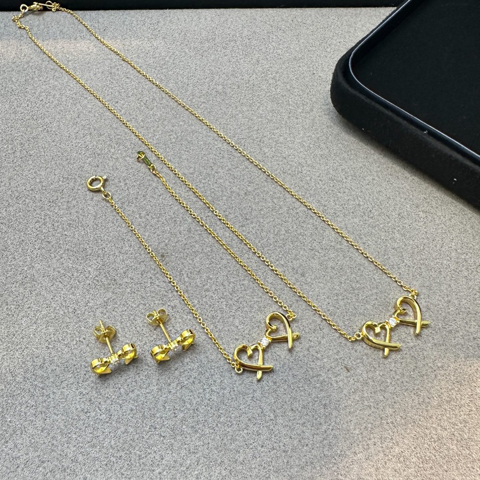 Designer Gold Double Heart Pendant Necklace Tiny Zircon Accent Elegant Womens Fashion Jewelry Delicate Chain Neck Ornament for Daily Wear Party Gift