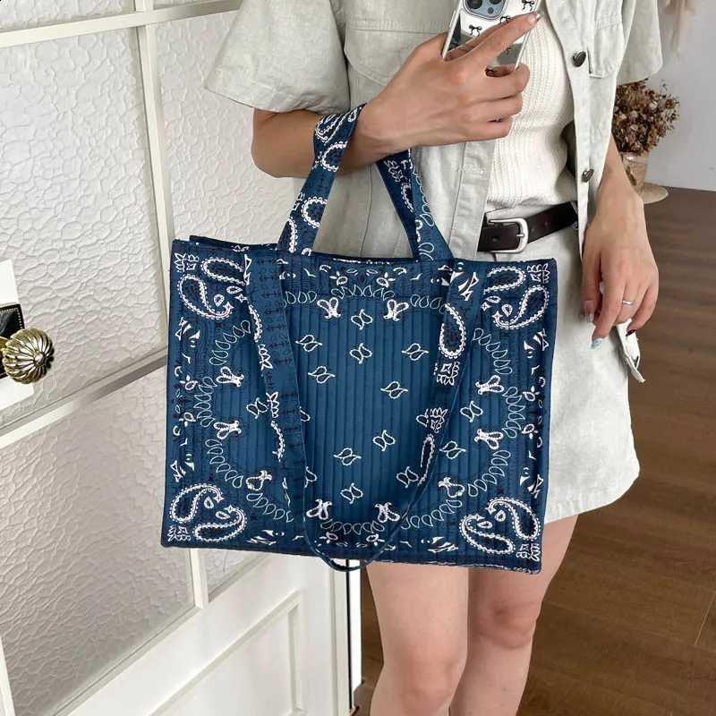 New Hot Large Capacity Printed Handbag with Women's Feel Pattern Shoulder Bag Daily Commuting Tote Bag H2609161