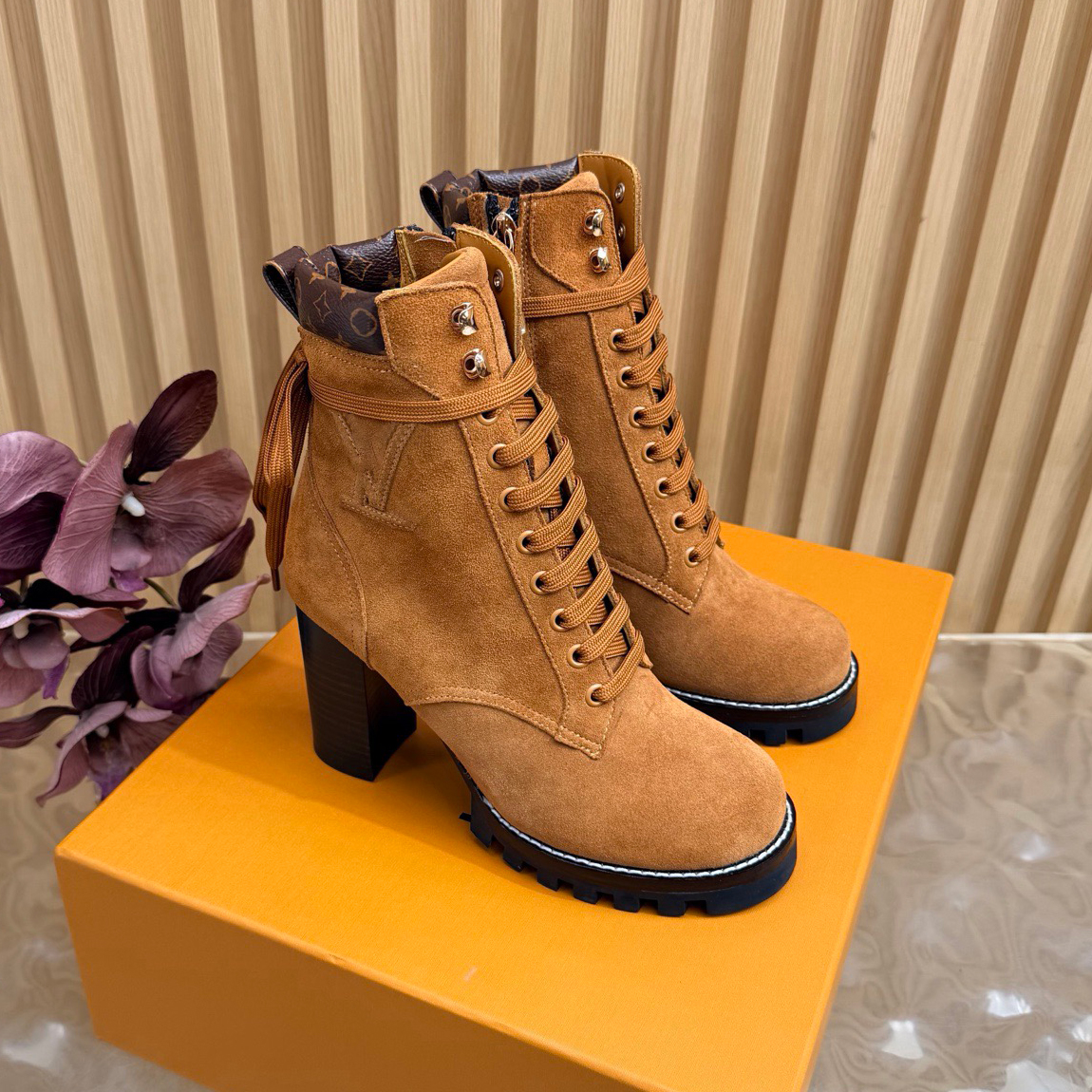 2026 New Arrival Designer Boots With Box Riding BootsEmbossed Letter Boot Buckle Winter Mid Length Lace Up Knitted Letters Elastic Short Thick Heel