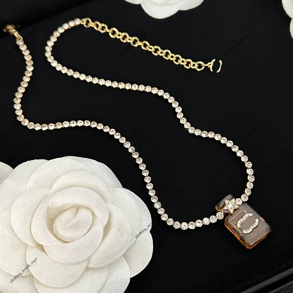 Top Style Luxury Designer Necklace Pendant Necklaces Designers Copper Diamond Letter Brand Men Women Wedding Jewelry High Quality Fashion Accessory
