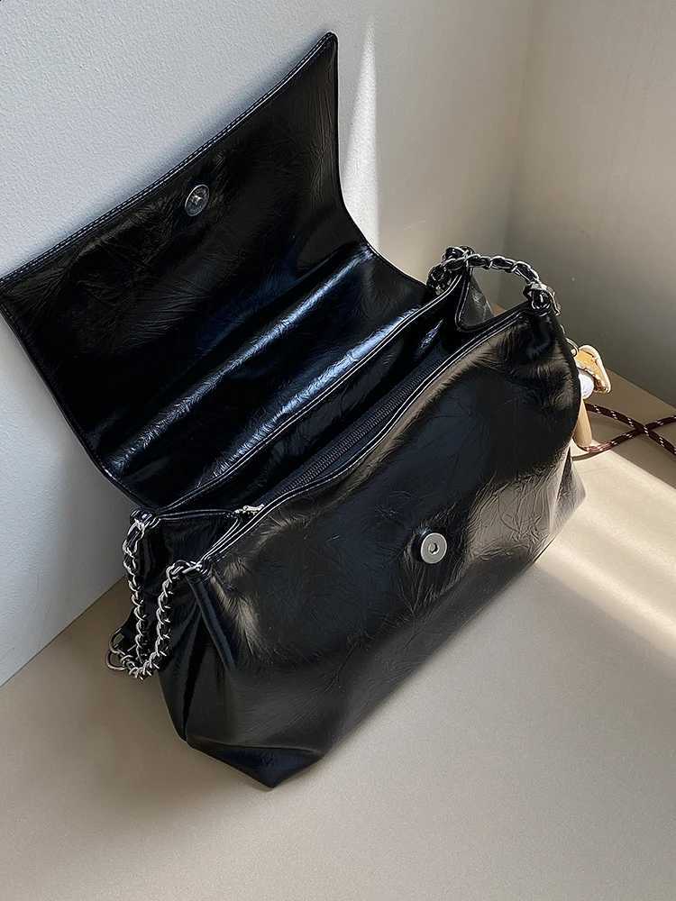 Black Chain Underarm Bags for Women New Large Capacity Travel Handbags French Texture Soft PU Tote Bag 2026 Spring New H260916