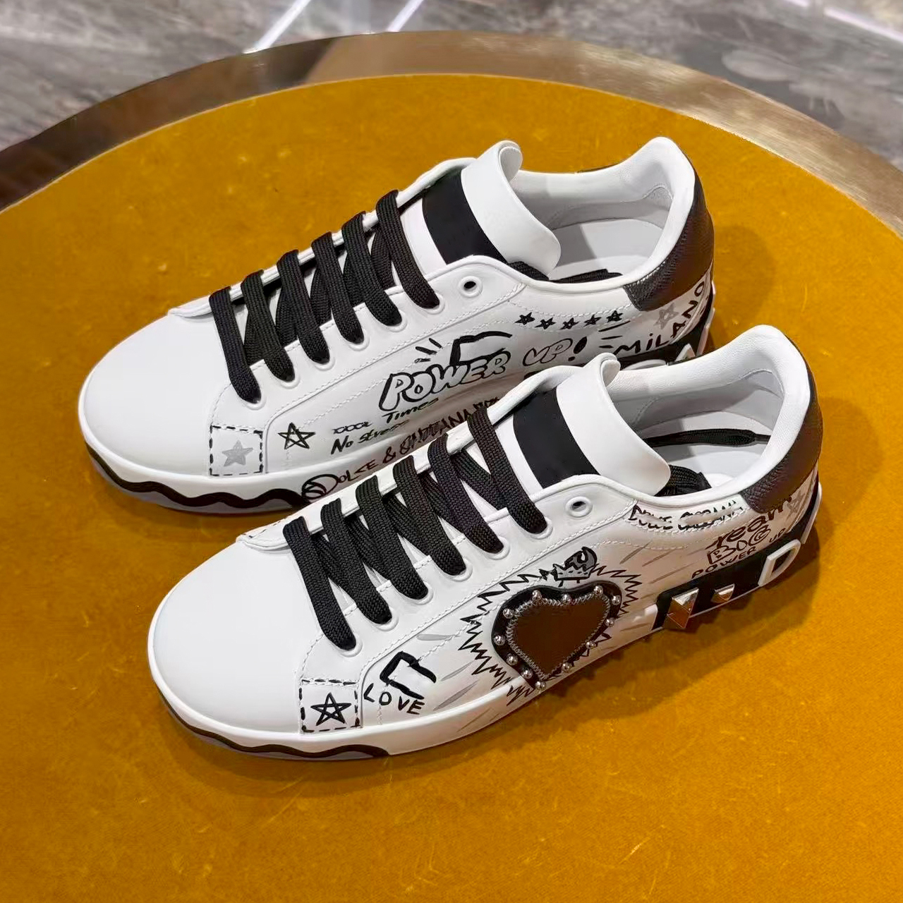 Fashion White Graffiti Sneakers Men Women luxury Designer Black Print Casual Flat Shoes tennis Lace Up Sporty golf Daily outfit