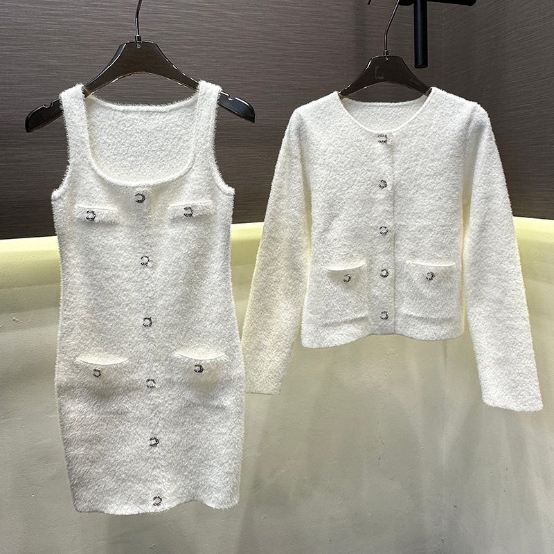 Elegant Women Plush Cardigan Luxury Rhinestone Button Tank Dress Designer Brand Party Versatile Sweater Jacket