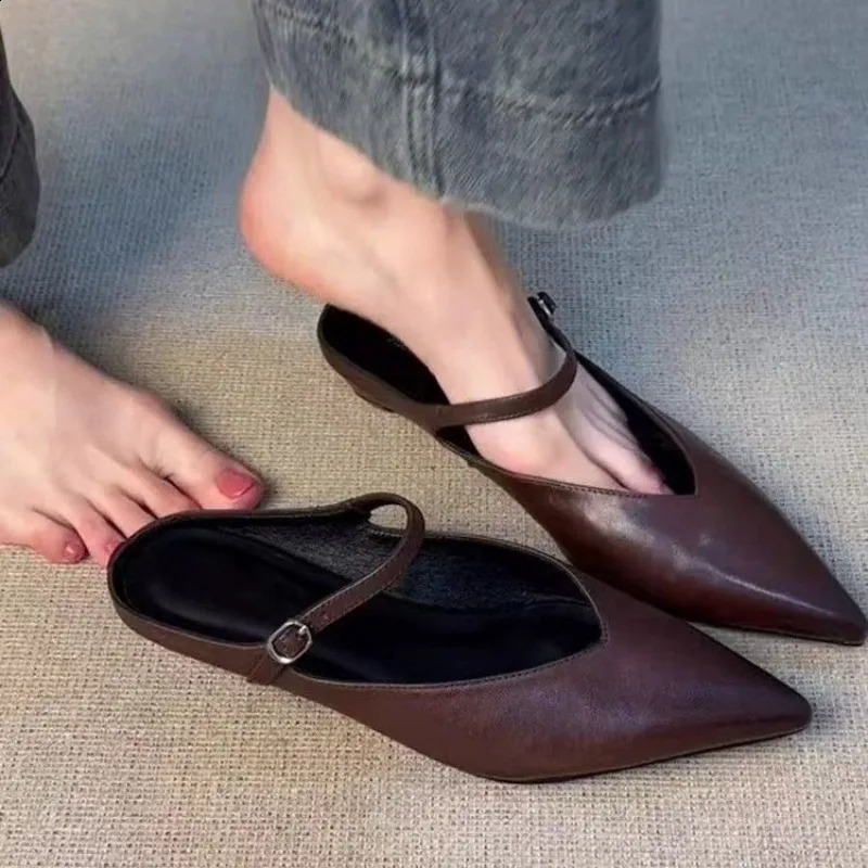 2026 Style Pointed Toe Thick Heel Mule Shoes French Retro Single Buckle Strap Fashion Open Toe Low Heel Shoes 260916