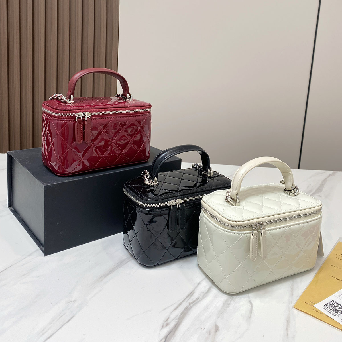 Luxury Patent Leather Vanity Case with Mirror Chain Womens Quilted Crossbody Purse Multi-Color Handbag 17x10cm