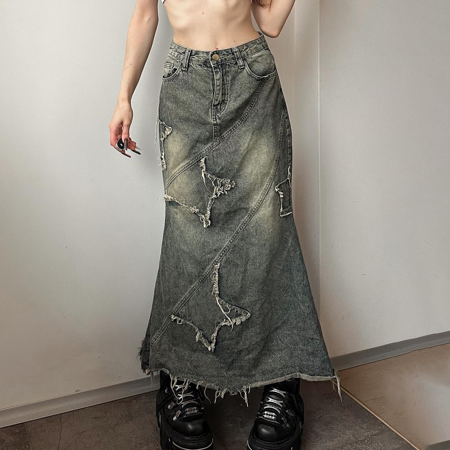 Cross-border American retro star-embroidered washed denim skirt, Y2k style, with raw hem, high waist, distressed finish, and an asymmetrical, long d