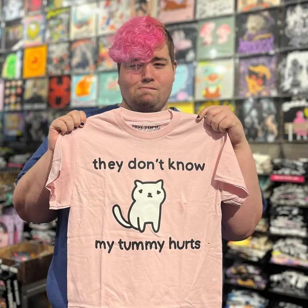 Cute Sad White Cat Graphic T-Shirt Unisex Pink Loose They Don't Know My Tummy Hurts Letter Print Daily Casual Kawaii Tops X260916