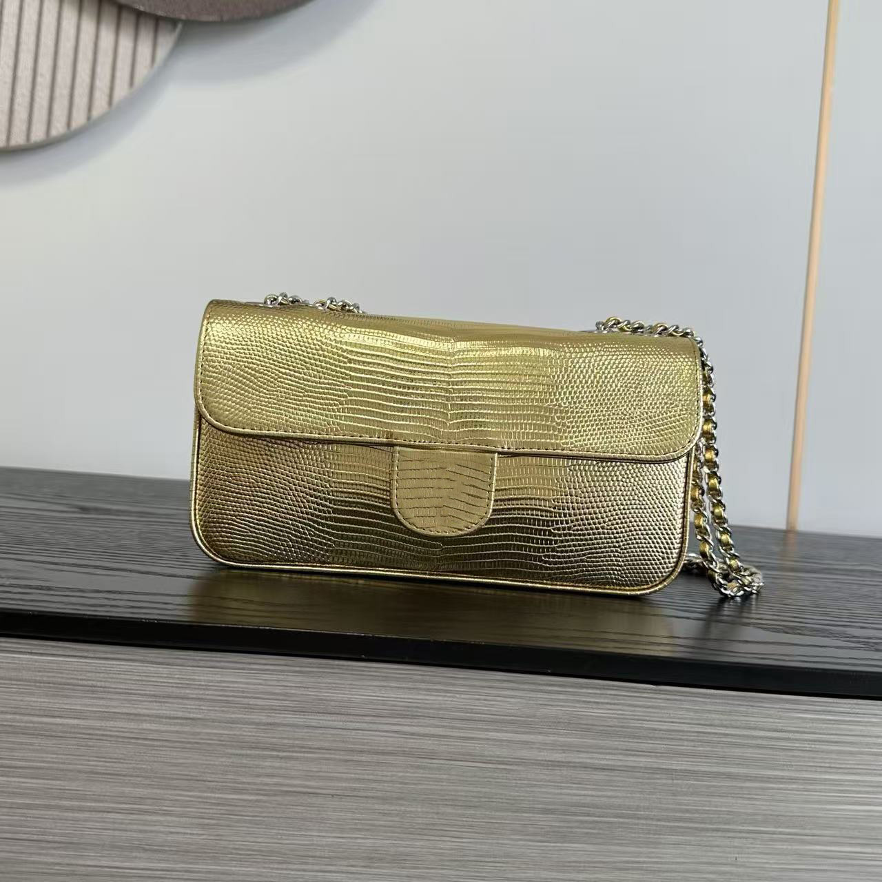10A top-quality top designer, retro glossy lizard-patterned chain-covered bag, women's party-to-commute shoulder bag, light luxury evening cros