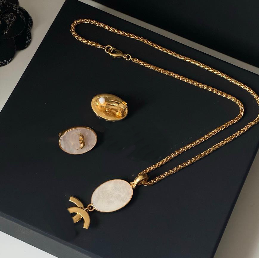Baroque Fritillary Elliptical With Letter Pendant Necklace Ear Studs Earring Belly Shell Ear Clip Vintage Designer Jewelry Sets