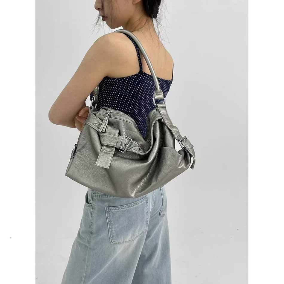 High End Underarm Bag Large Capacity Solid Color Washed Motorcycle Style Cool Girl Trendy Fashion Casual Shoulder Women Vintage Noble Temperament Ba