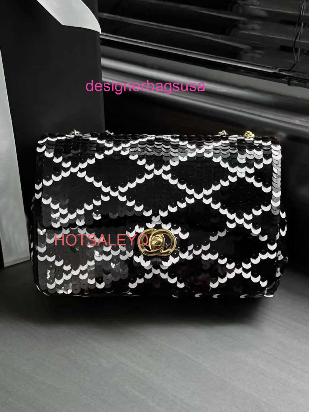 Luxury Designer Bag 26 New Black White Color-blocked Sequin Small Square Bag Women's Sequin Flap Bag Gold Buckle Chain Strap Shoulder Bag Cross