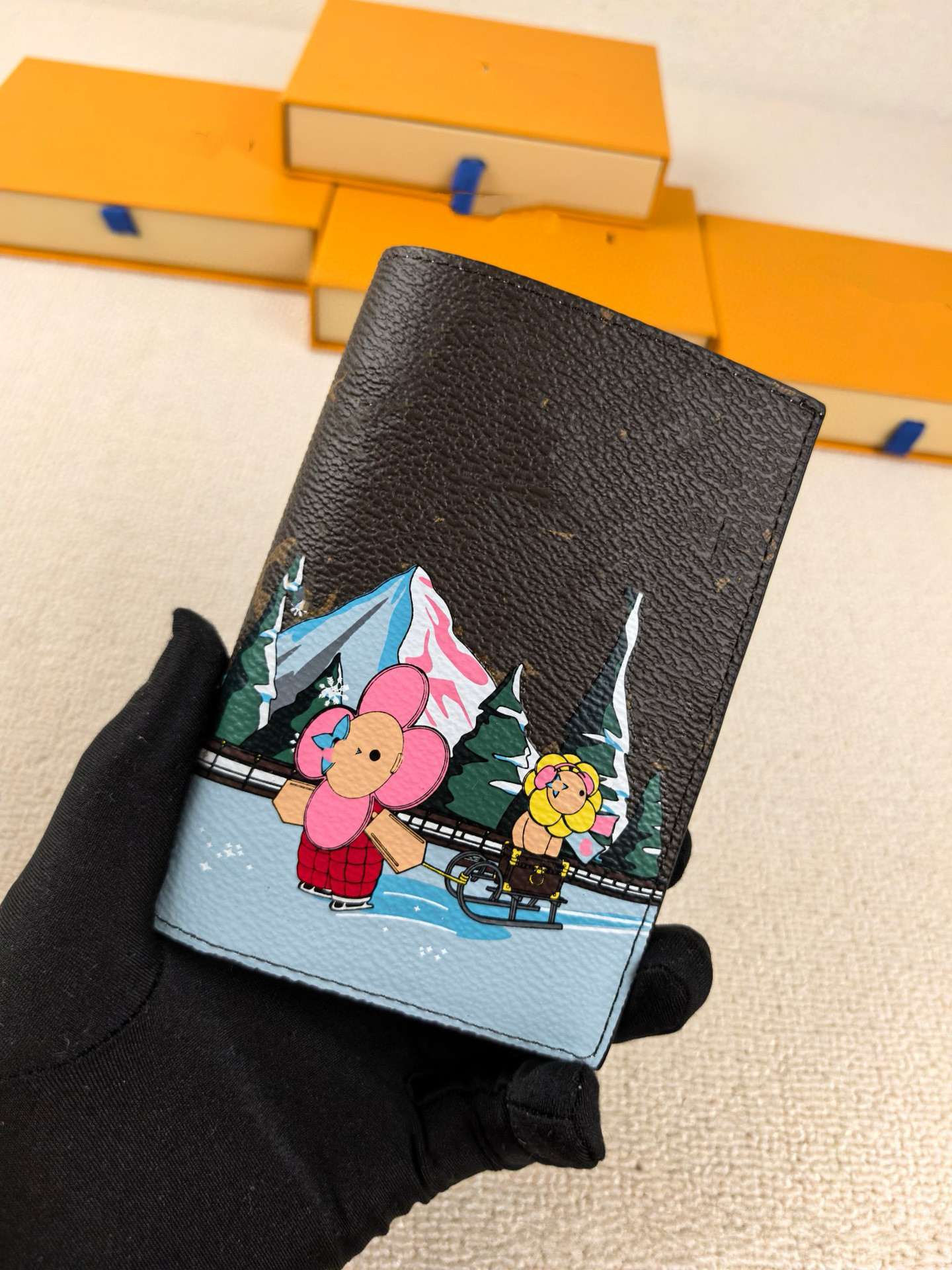 2026 High-quality leather ladies' designer card wallet stylish and versatile cartoon-print passport holder