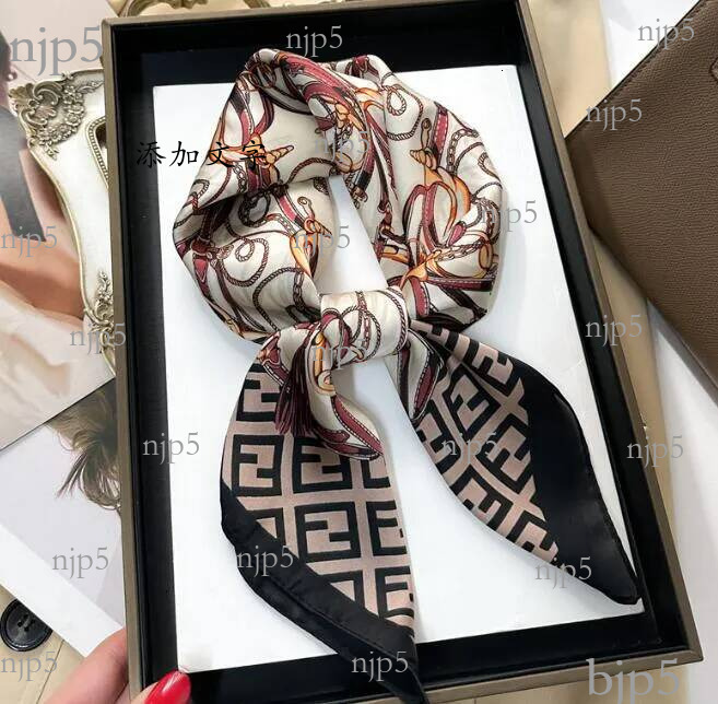 Scarf 22Style Designer Brand Wrap Head Scarfs Square Silk Twill Pashmina Scarves Easy Shawl Pleated Match Soft Touch Size 70X70cm s