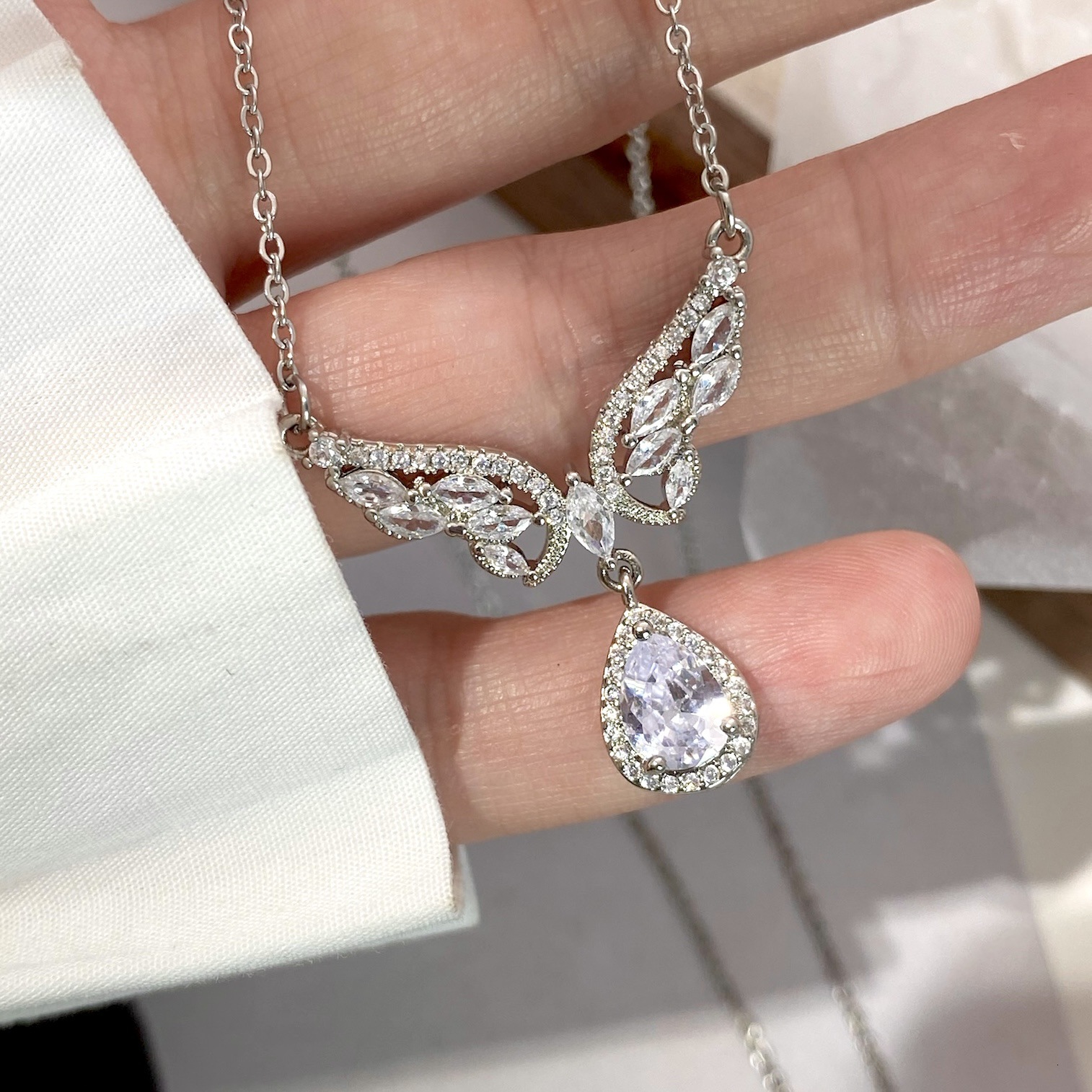 Angel Tears Wings Water Drop Necklace for Women, Versatile, High-End, Light Luxury, Niche, Minimalist, Ins Style, Titanium Steel Clavicle Chain