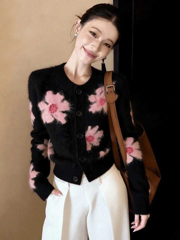 Knitted Ladies Sweater Black Floral Design Casual Style Winter Fashion Unique Beautiful Cardigan Warm Comfortable Long Sleeve J260916