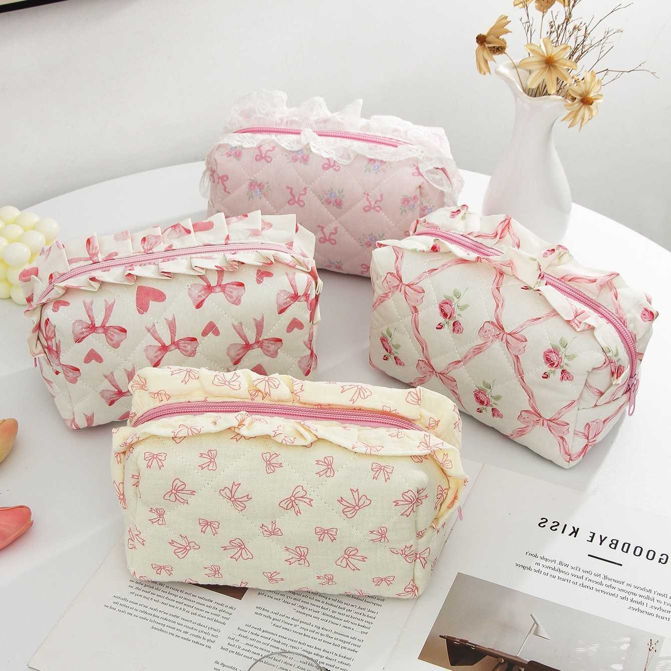 Edge Bowknot Ruffled Floral Print Makeup Bag Large Capacity Quilting Pen Bag Women Cosmetic Storage Bag Travel Wash Bag ClutchT260917