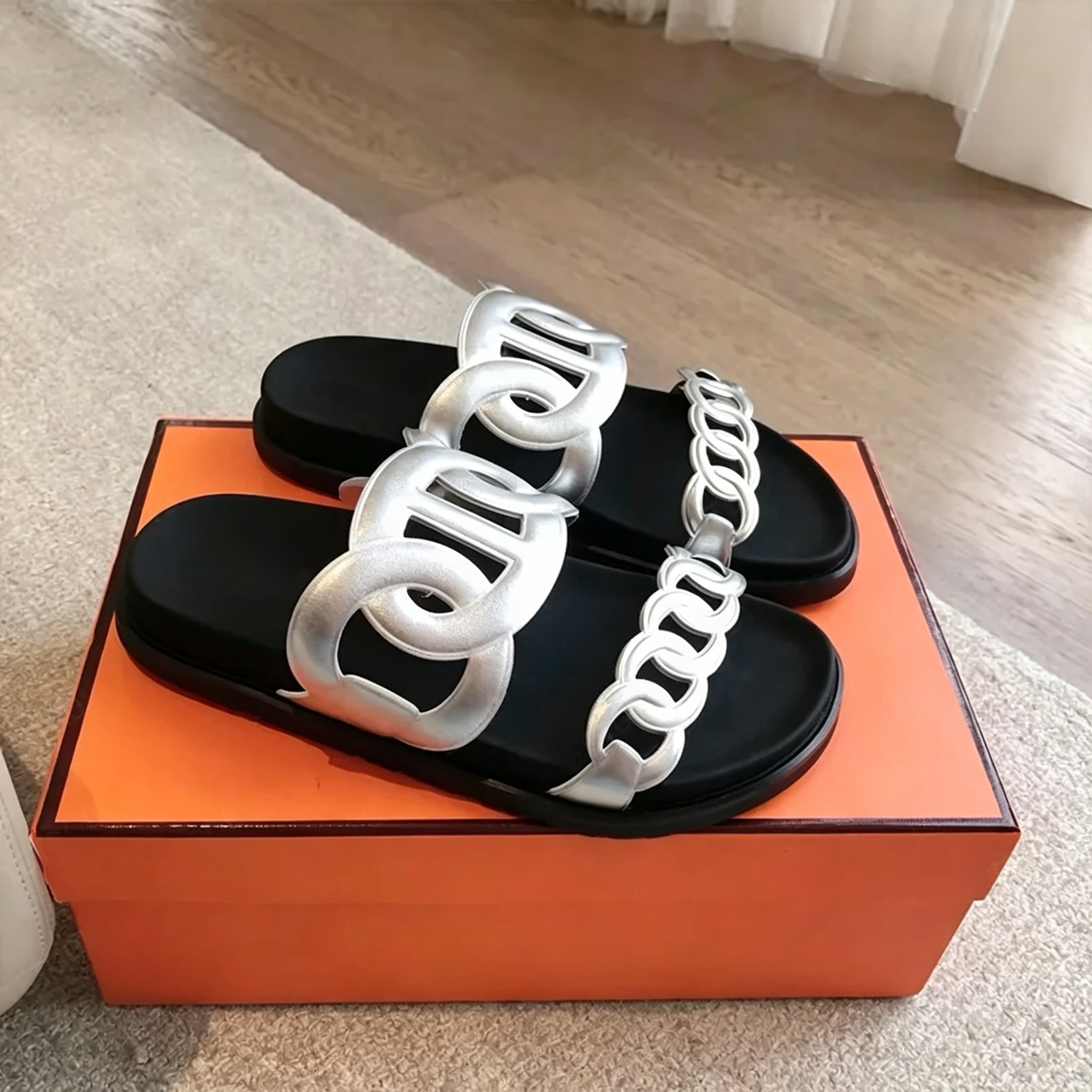 Women Extra Sandals NEW Designer Shoes Fashion Hollow Slipper Men Techno Sandal Summer Beach Slides Rubber Sandles Flip Flops 1125