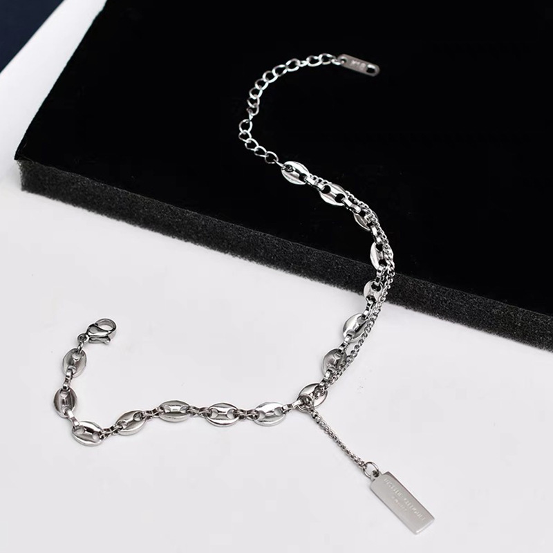 New lightweight luxury-style summer bracelet women, featuring unique design, cool understated aesthetic, trendy tassel details, suitable for hip-hop