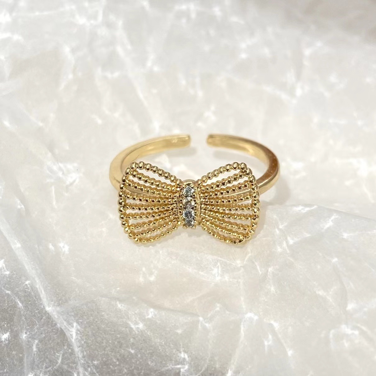Gold hollow butterfly knot ring for women, niche high-end light luxury open copper ring, elegant style, Instagram and Xiaohongshu trend