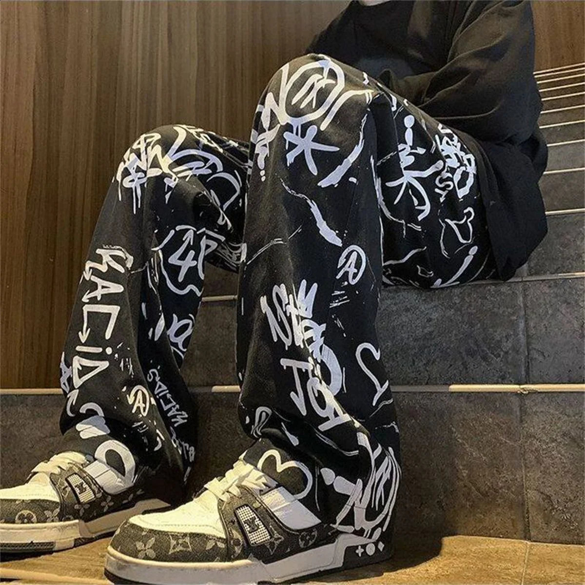 Mens Y2K Streetwear USA Style Graffiti Cargo Pants Men Letter Print Casual Trousers Vintage Straight Long Pantalon Hombre 260917