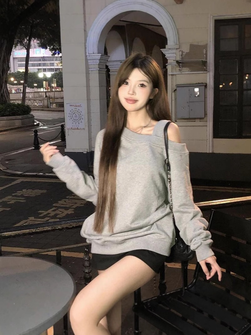 Casual gray off-shoulder long-sleeve sweatshirt for women, spring and autumn, loose fit, slimming, versatile pullover without hood 0c