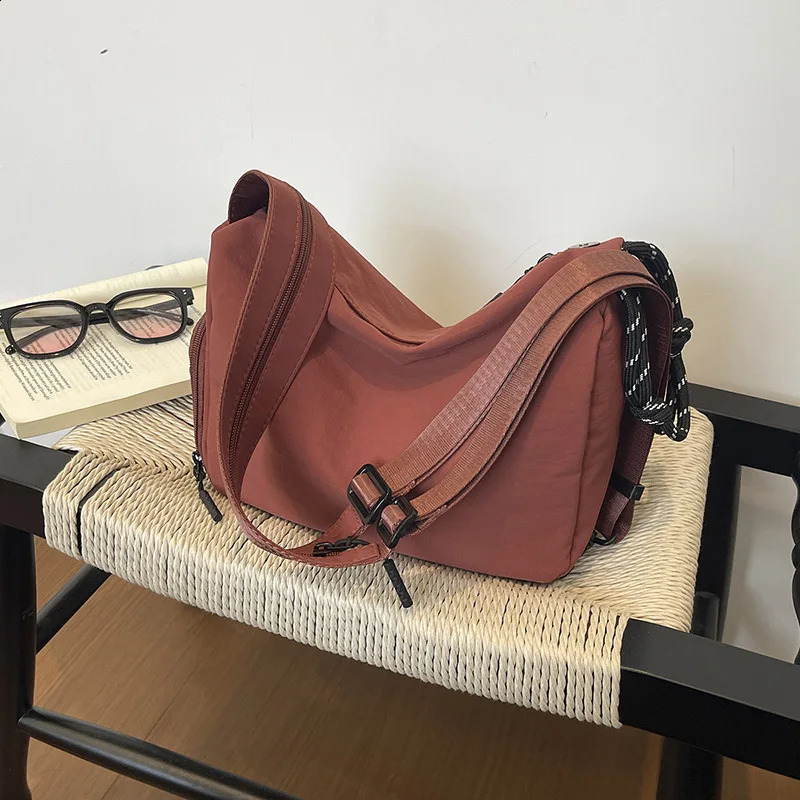 Casual Solid Color Shoulder Crossbody Bags for Women Lightweight Travel Sports Ladies Backpack Simple Portable Female Handbag 260917