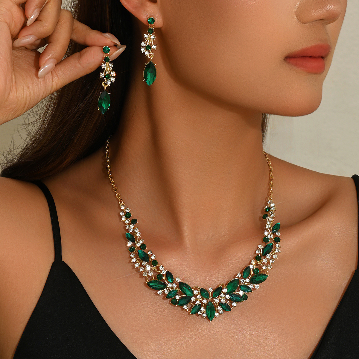 High-end alloy jewelry direct sales, European American style necklace earring set, floral design, suitable for brides, vintage and luxurious
