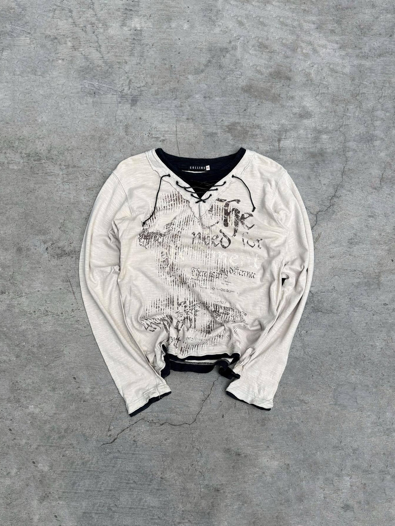 2026 women's spring new collection: dark, melancholic, street-style V-neck top with 3D printed letter patterns 40