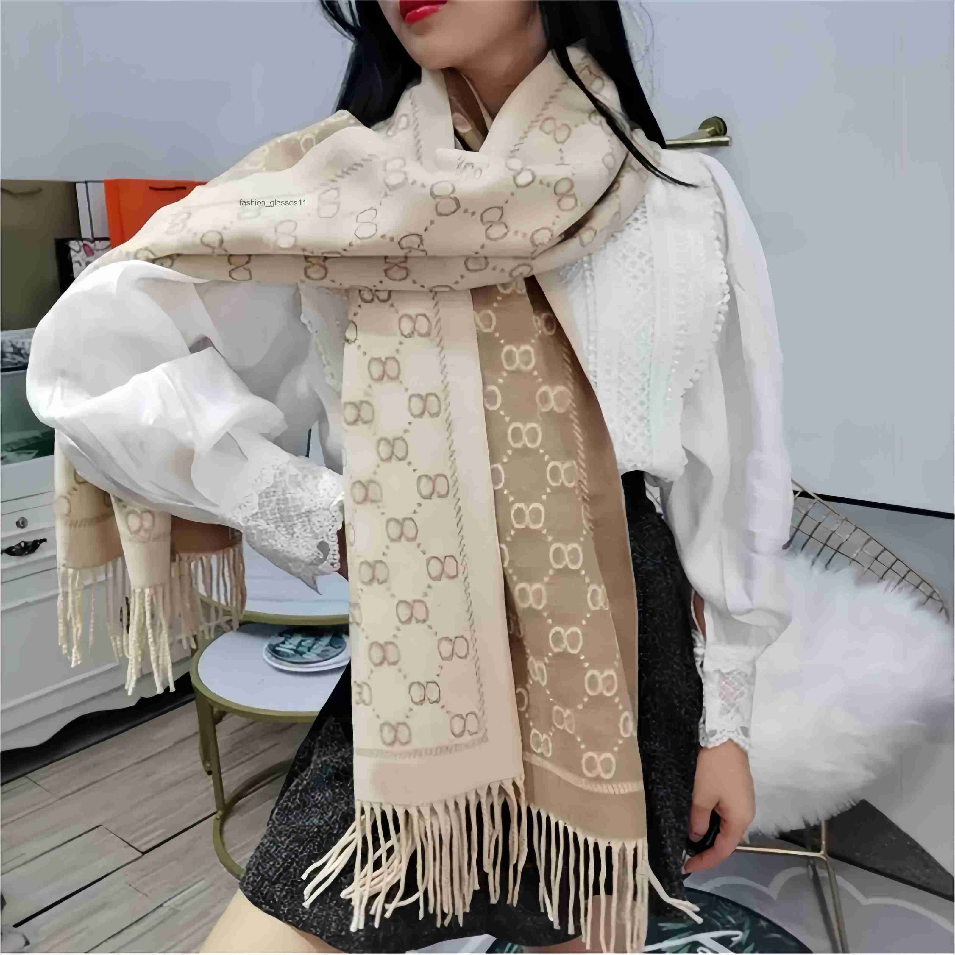 2026 Fashion Women's Cashmere Designer Scarf Soft Touch Warm Packaging Autumn and Winter Long Shawl Brown and White Full Letter Printed Scarf 1