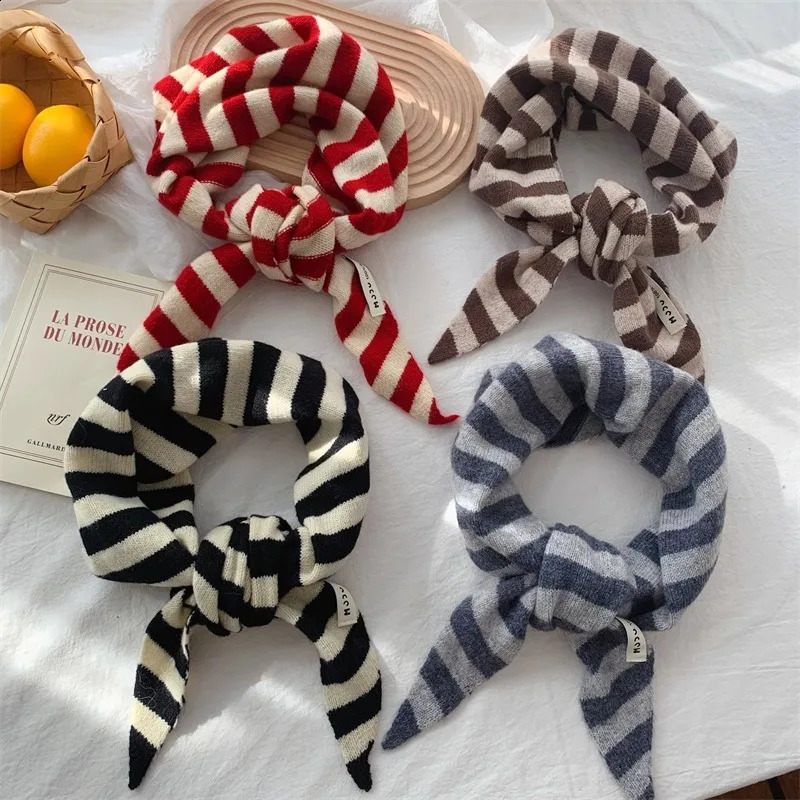 British Korean Triangle Scarf Niche Wool Triangular Scarf Women Headscarf Knitted Scarf Multi-functional Warm Knitted Scarf 260917